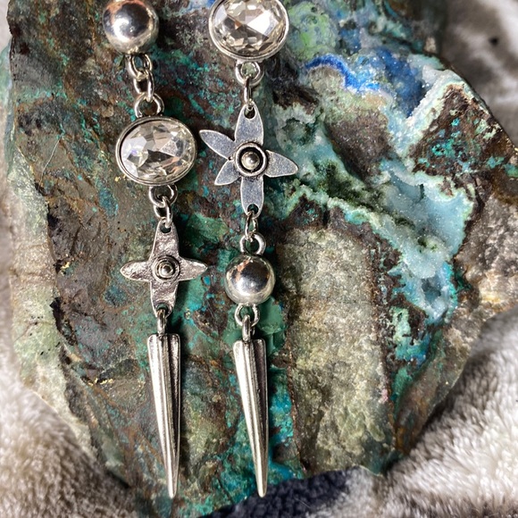 Eye catching earrings - Picture 2 of 2